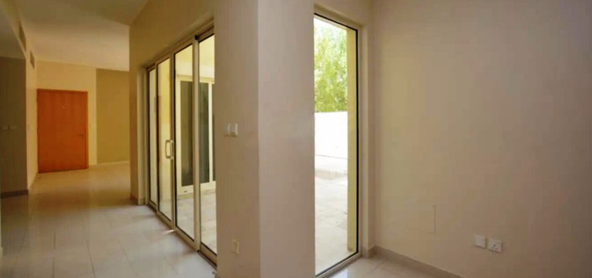 Купить виллу в Al Raha Gardens, Abu Dhabi, ОАЭ 4 спальни, 399м2 № 1226 - фото 1