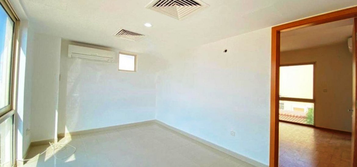 Купить квартиру в Al Raha Gardens, Abu Dhabi, ОАЭ 4 спальни, 300м2 № 1370 - фото 2