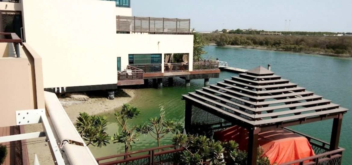 Villa for sale in Al Gurm, Abu Dhabi, UAE 5 bedrooms, 2216 sq.m. No. 375 - photo 7